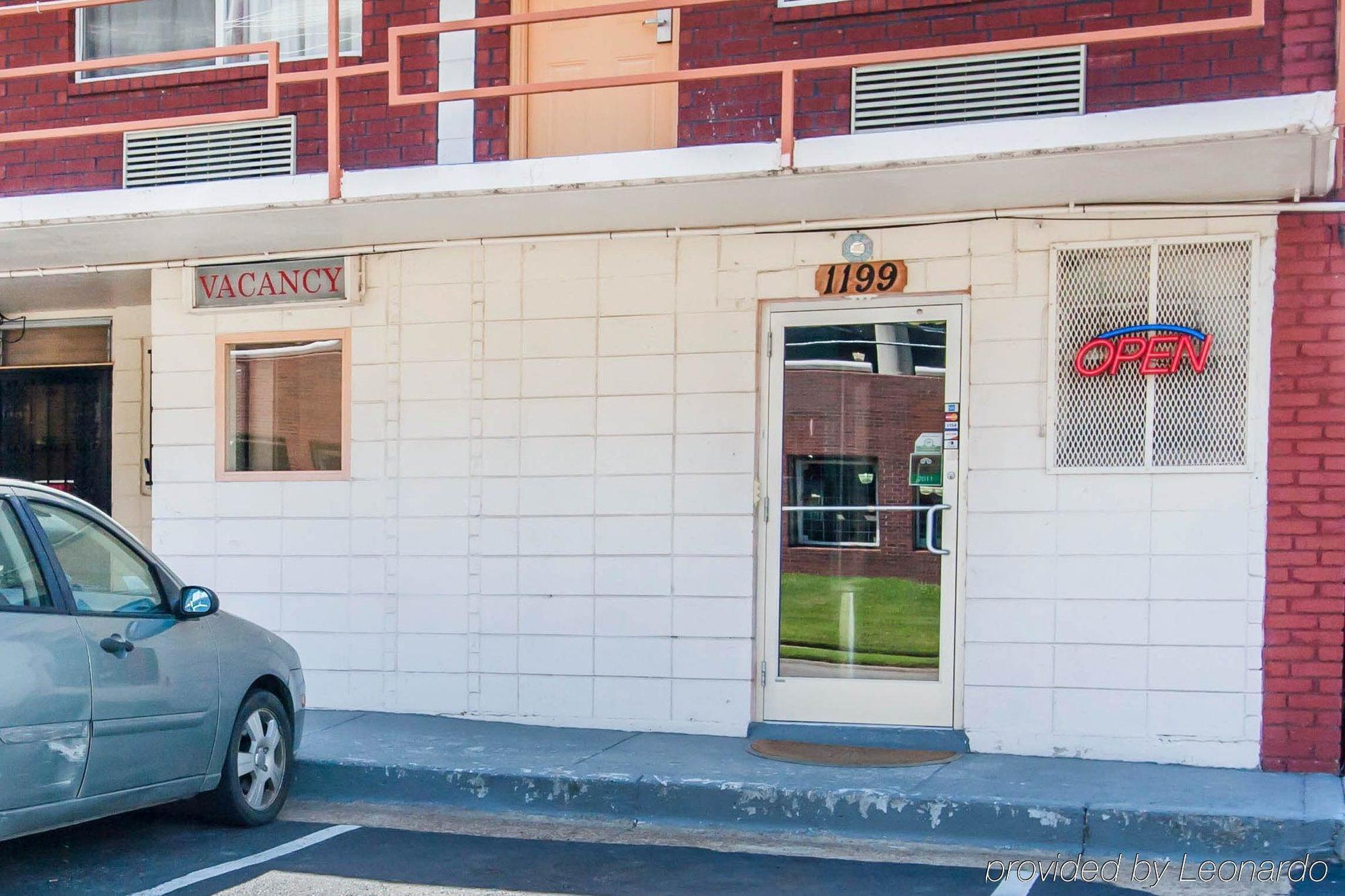 Rodeway Inn Memphis Bagian luar foto