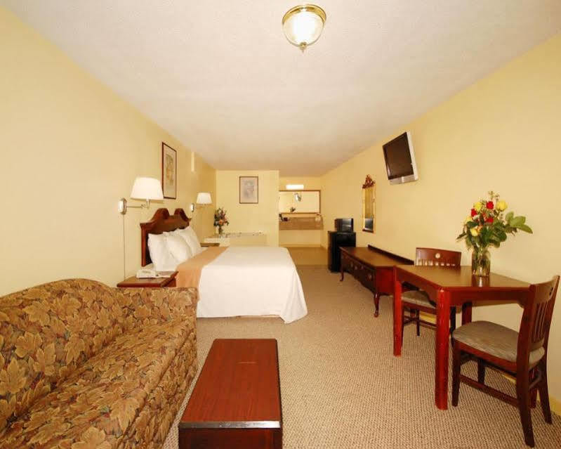 Rodeway Inn Memphis Bagian luar foto