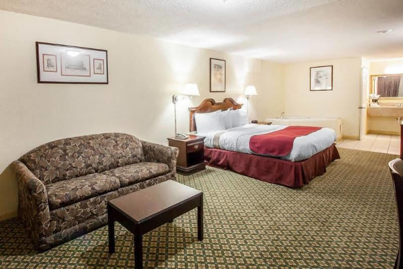 Rodeway Inn Memphis Bagian luar foto