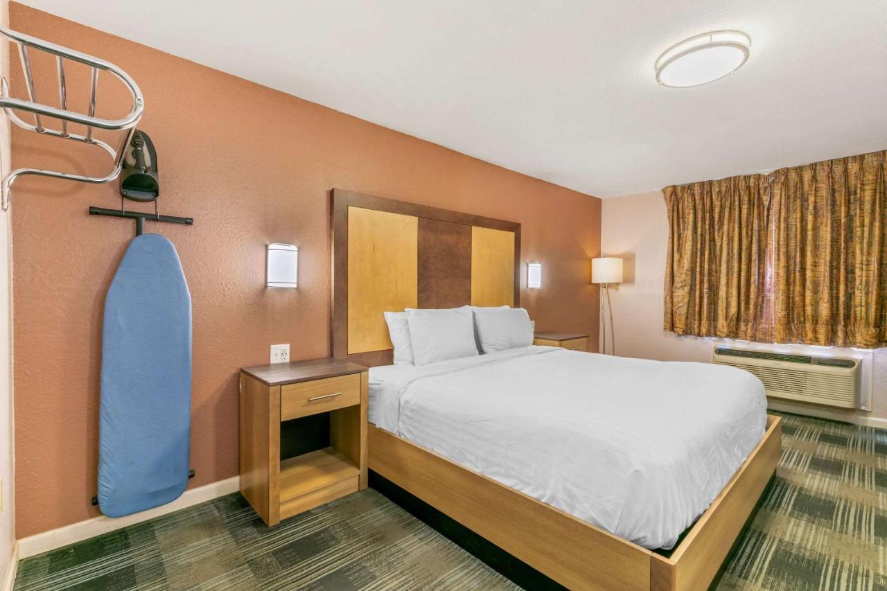 Rodeway Inn Memphis Bagian luar foto