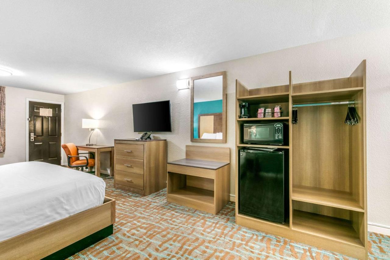 Rodeway Inn Memphis Bagian luar foto