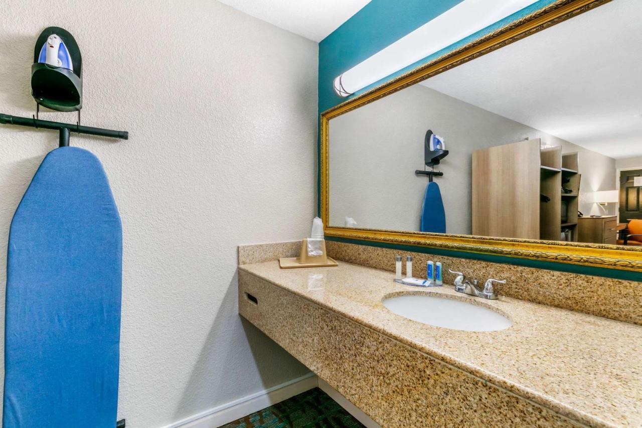Rodeway Inn Memphis Bagian luar foto