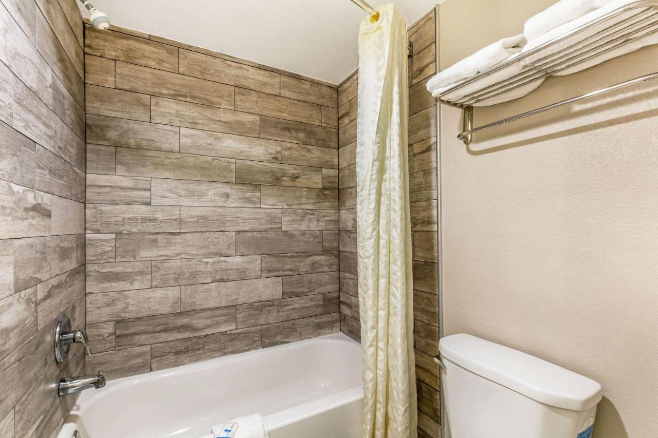 Rodeway Inn Memphis Bagian luar foto