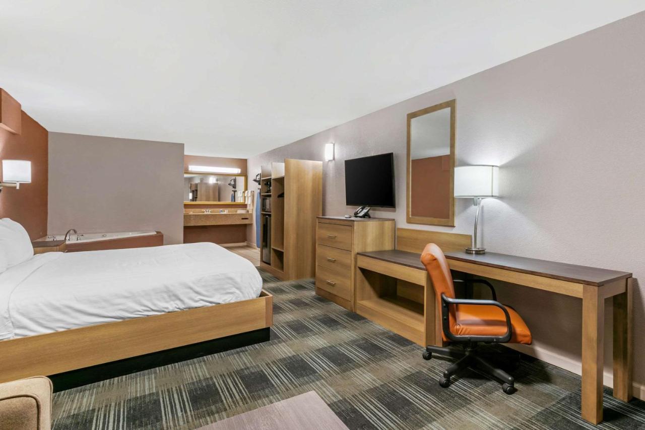 Rodeway Inn Memphis Bagian luar foto