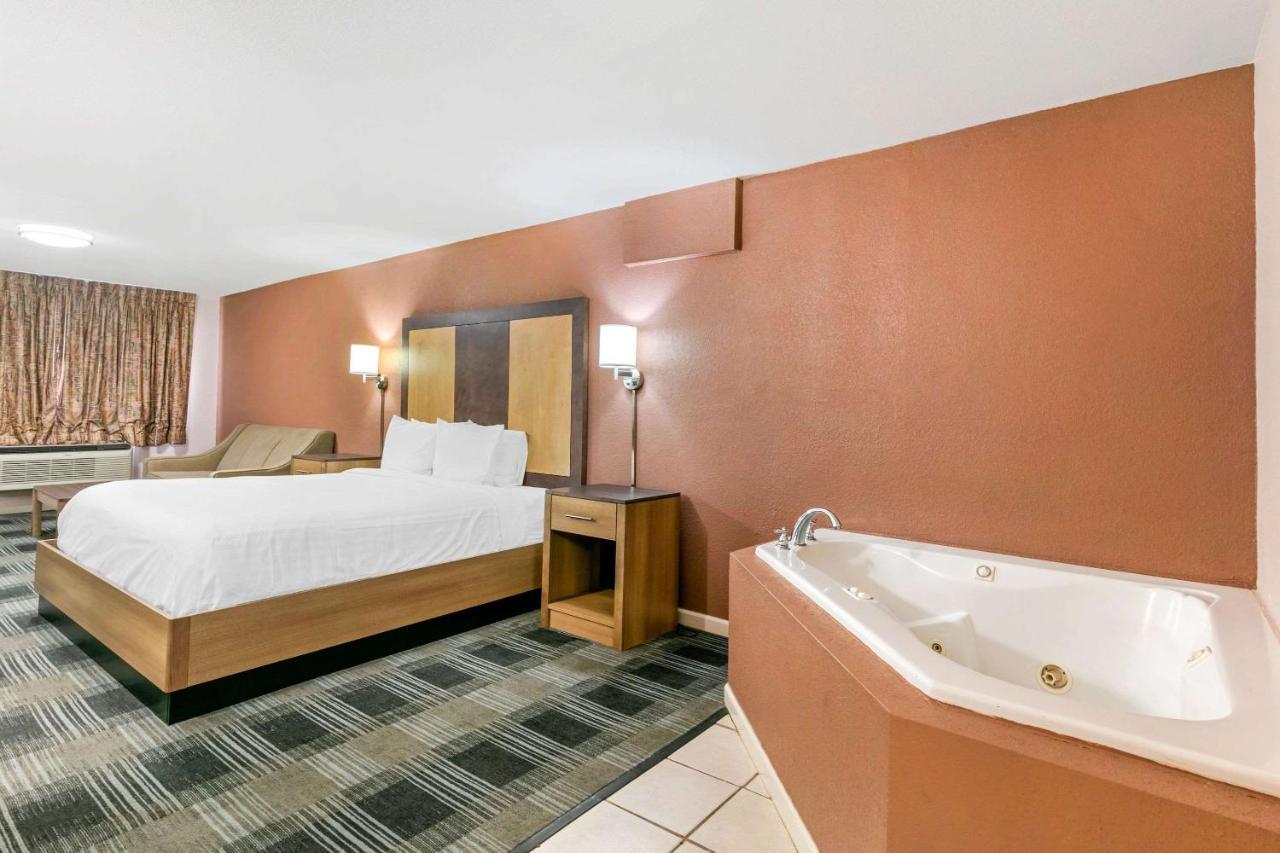 Rodeway Inn Memphis Bagian luar foto