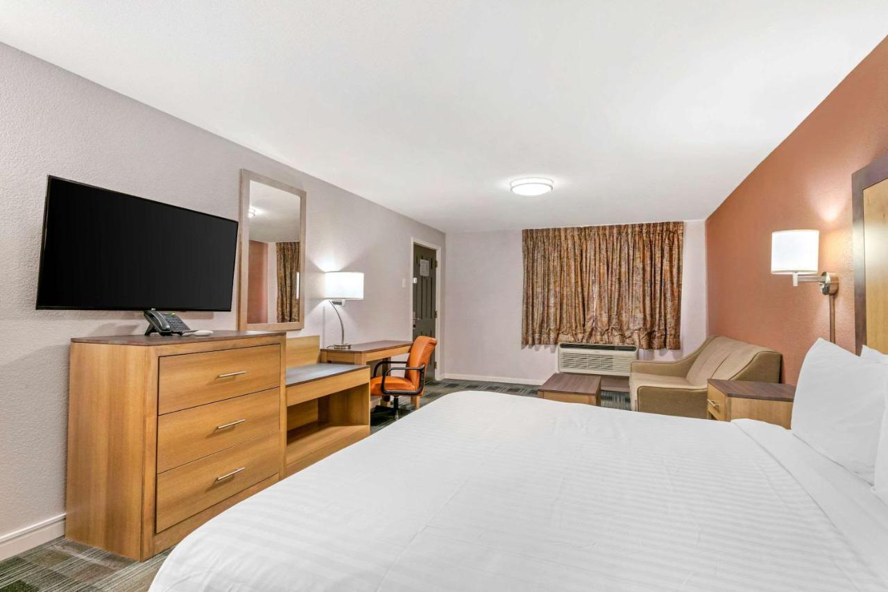 Rodeway Inn Memphis Bagian luar foto